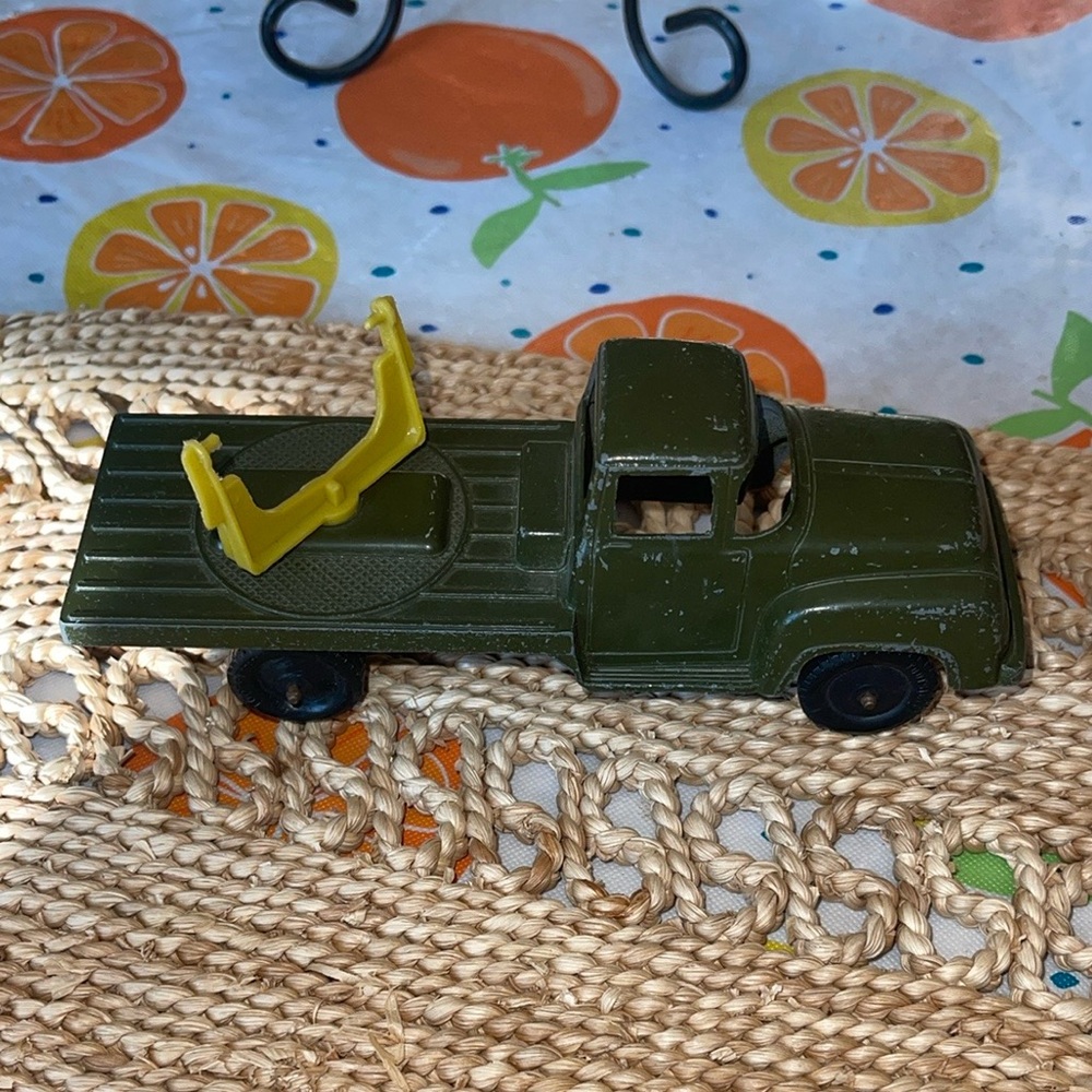 Vintage Tootsietoy 1956 Ford Truck Anti-Aircraft Military Vehicle Green Army